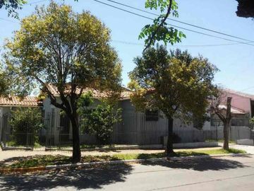 Casa de 3 ambientes en Quilmes Este.