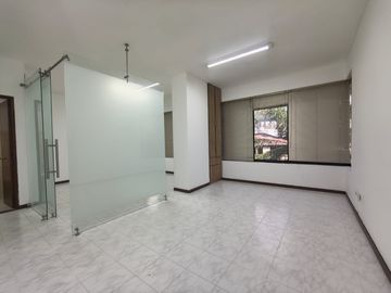 oficina en arriendo en versalles. Cod A9191581