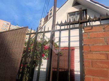 Se vende casa aislada de 144 m2 de terreno y 65 m2 construí...