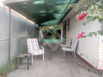 Se vende casa aislada de 144 m2 de terreno y 65 m2 construí...