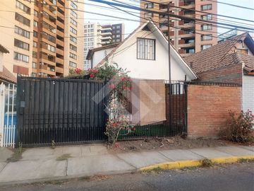 Se vende casa aislada de 144 m2 de terreno y 65 m2 construí...