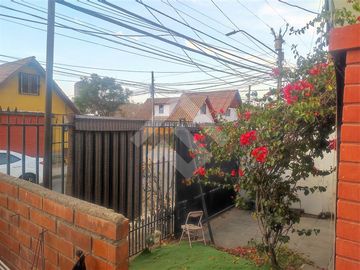Se vende casa aislada de 144 m2 de terreno y 65 m2 construí...