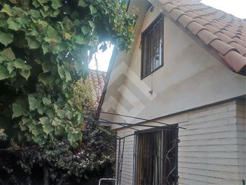 Se vende casa aislada de 144 m2 de terreno y 65 m2 construí...