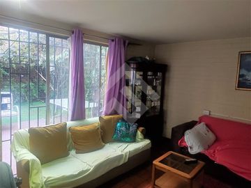 Se vende casa aislada de 144 m2 de terreno y 65 m2 construí...