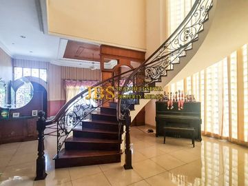 Dijual Villa siap huni lux Komplek Villa Malibu Indah