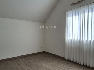 Rumah Premium Cluster Wisteria Cakung 5 Kamar Ada Attic Room