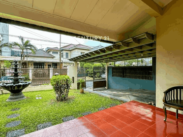 Rumah Pondok Indah Rapi Hitung Tanah Jalan Lebar