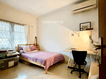 Rumah Pondok Indah Rapi Hitung Tanah Jalan Lebar