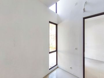 Rumah 2 Lantai SHM 13 Menit ke AEON Mall BSD City Siap Huni J-53045