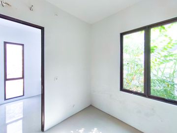 Rumah 2 Lantai SHM 13 Menit ke AEON Mall BSD City Siap Huni J-53045