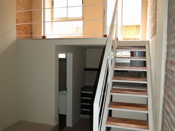 Monoambiente en loft con jardín de 12 m2. : 58,70 m2 cub y 16,68 m2 descub. Total: 75,38 m2.