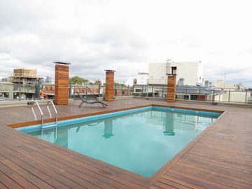 Monoambiente en loft con jardín de 12 m2. : 58,70 m2 cub y 16,68 m2 descub. Total: 75,38 m2.