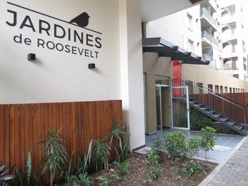 Monoambiente en loft con jardín de 12 m2. : 58,70 m2 cub y 16,68 m2 descub. Total: 75,38 m2.