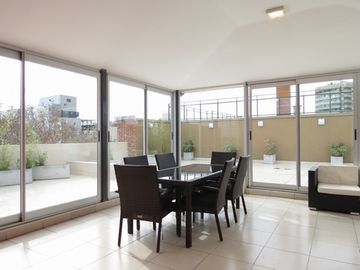 Monoambiente en loft con jardín de 12 m2. : 58,70 m2 cub y 16,68 m2 descub. Total: 75,38 m2.
