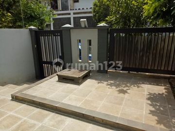 Rumah Hoek Semi Furnish di Puspita Loka BSD