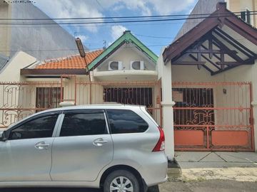 Rumah Manyar Tirtoyoso Selatan, Strategis