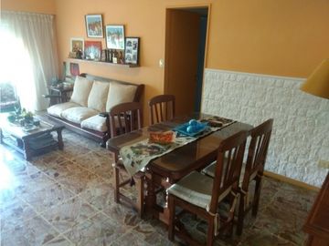 ***RETASADO****PH AL FRENTE EN PRIMER PISO CON BALCÓN
