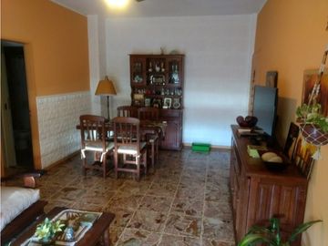 ***RETASADO****PH AL FRENTE EN PRIMER PISO CON BALCÓN