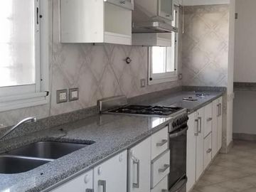 Exclusivo 3 ambientes. Impecable estado, sin expensas.