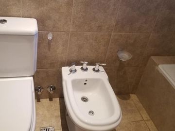 Exclusivo 3 ambientes. Impecable estado, sin expensas.