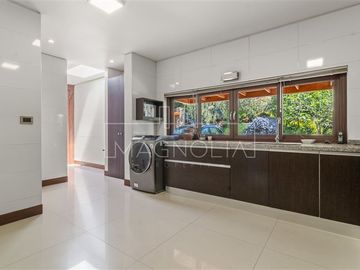 Casa en venta de 5 dorm. en Colina