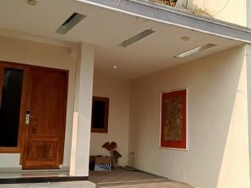 RUMAH SIAP HUNI TENGAH KOTA 2 LANTAI HARGA NEGO