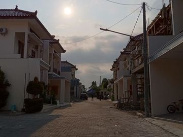 RUMAH SIAP HUNI TENGAH KOTA 2 LANTAI HARGA NEGO