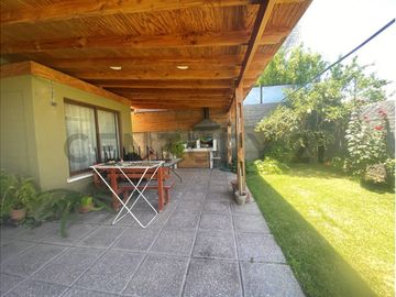 SE VENDE CASA EN CONDOMINIO BUIN