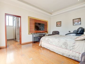 Se vende casa en cercanías metro rojas Magallanescon un gran terreno, pisci