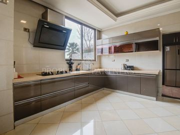 Se vende casa en cercanías metro rojas Magallanescon un gran terreno, pisci