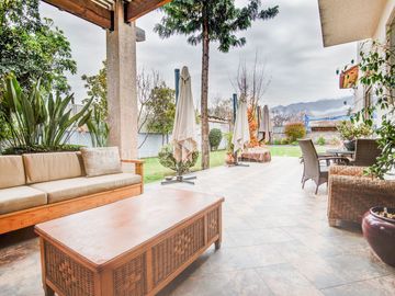 Se vende casa en cercanías metro rojas Magallanescon un gran terreno, pisci