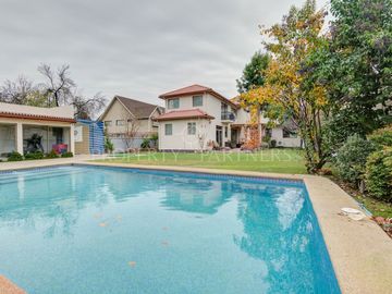 Se vende casa en cercanías metro rojas Magallanescon un gran terreno, pisci