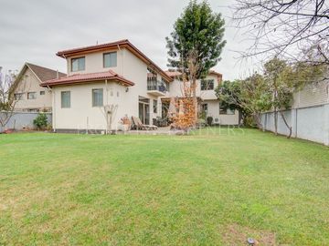 Se vende casa en cercanías metro rojas Magallanescon un gran terreno, pisci