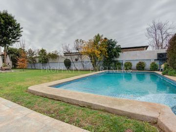 Se vende casa en cercanías metro rojas Magallanescon un gran terreno, pisci