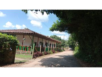 Venta de finca con  mas de 10  hectáreas  en Montenegro Quindío