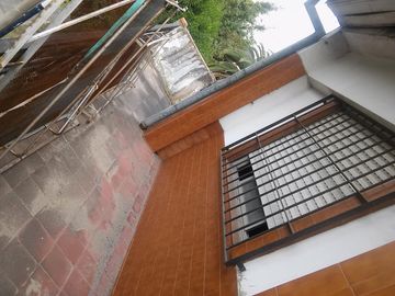 VENDO CASA CON LOCALES CENTRO PASO DEL REY
