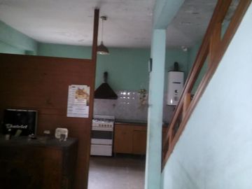 VENDO CASA CON LOCALES CENTRO PASO DEL REY