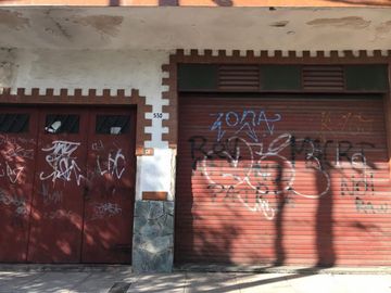 VENDO CASA CON LOCALES CENTRO PASO DEL REY