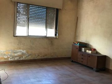 VENDO CASA CON LOCALES CENTRO PASO DEL REY