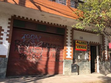 VENDO CASA CON LOCALES CENTRO PASO DEL REY