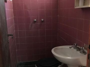 VENDO CASA CON LOCALES CENTRO PASO DEL REY