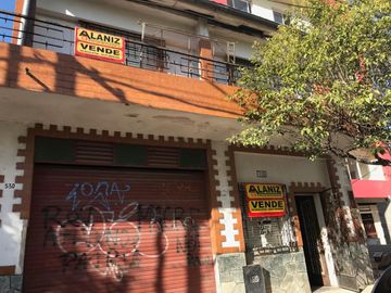 VENDO CASA CON LOCALES CENTRO PASO DEL REY