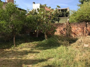 VENDO CASA CON LOCALES CENTRO PASO DEL REY