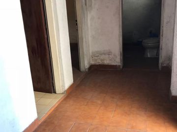 VENDO CASA CON LOCALES CENTRO PASO DEL REY