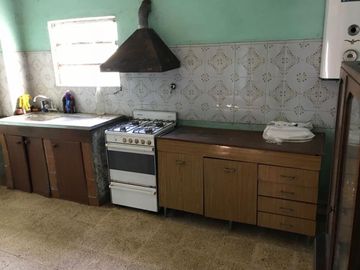 VENDO CASA CON LOCALES CENTRO PASO DEL REY