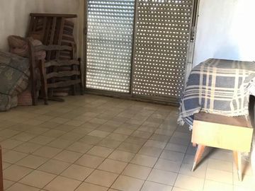 VENDO CASA CON LOCALES CENTRO PASO DEL REY