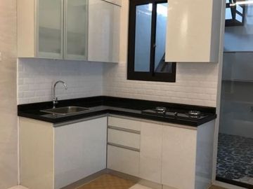 Rumah one gate system, swimming pool dalam komplek cinere delta residence
