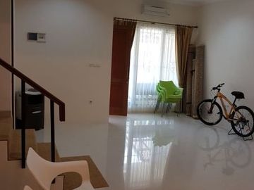 Rumah one gate system, swimming pool dalam komplek cinere delta residence