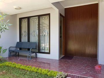 Rumah one gate system, swimming pool dalam komplek cinere delta residence