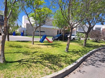 CASA EN CLUB DE GOLF LA LOMA, SLP